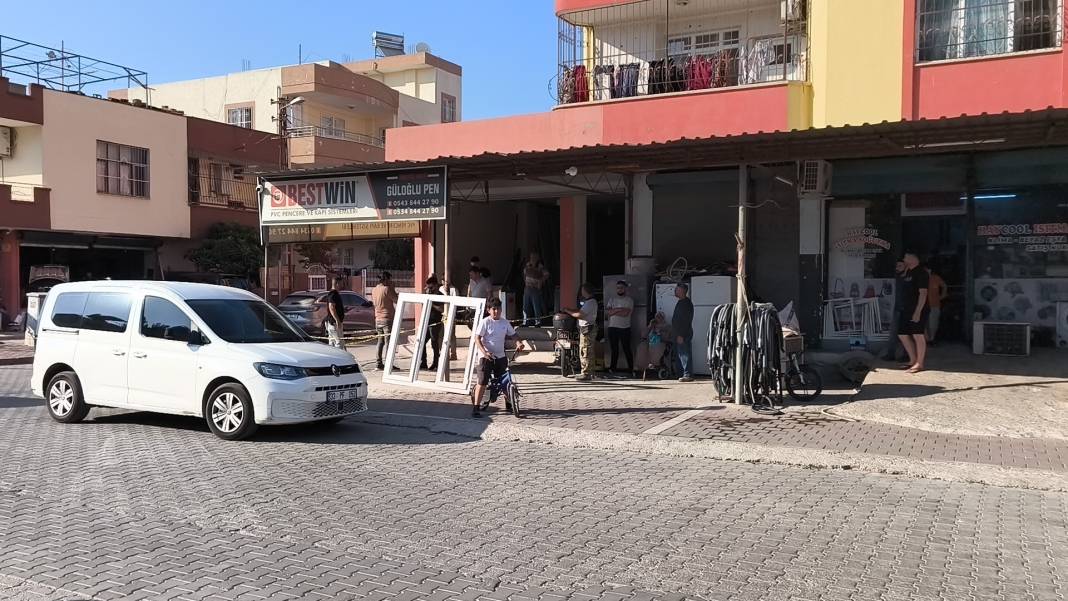 Bir garip olay! Taburede otururken silahlı saldırıya uğradı 1